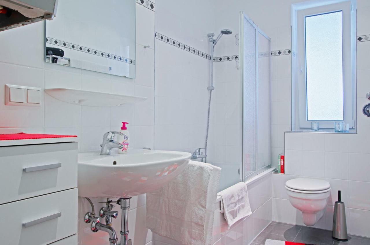 Private Rooms Near Exhibition Center 하노버 외부 사진